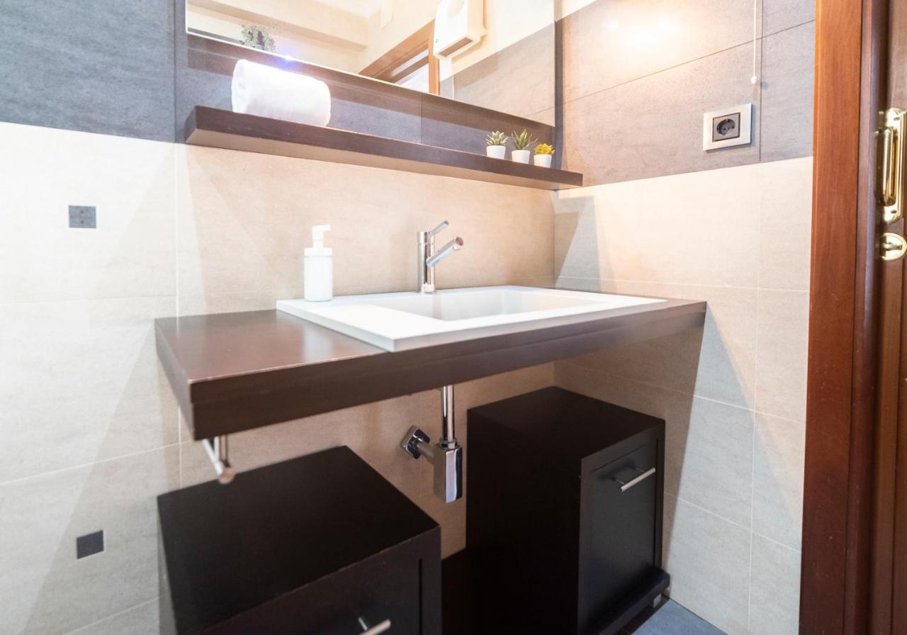 Apartamento Victoria Apartment Ferrol Bagian luar foto